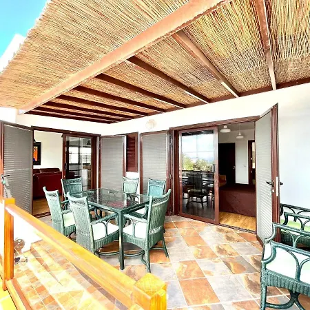 Estupenda villa con piscina privada, wifi y vistas al mar en Playa Blanca