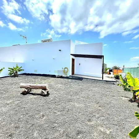 Estupenda villa con piscina privada, wifi y vistas al mar en Playa Blanca Villa