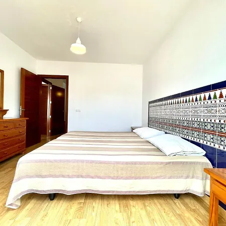 Villa Estupenda villa con piscina privada, wifi y vistas al mar en Playa Blanca *