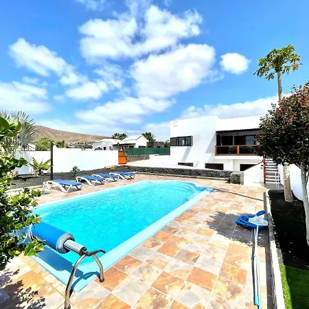 Estupenda Villa Con Piscina Privada, Wifi Y Vistas Al Mar En Playa Blanca 普拉亚布兰卡